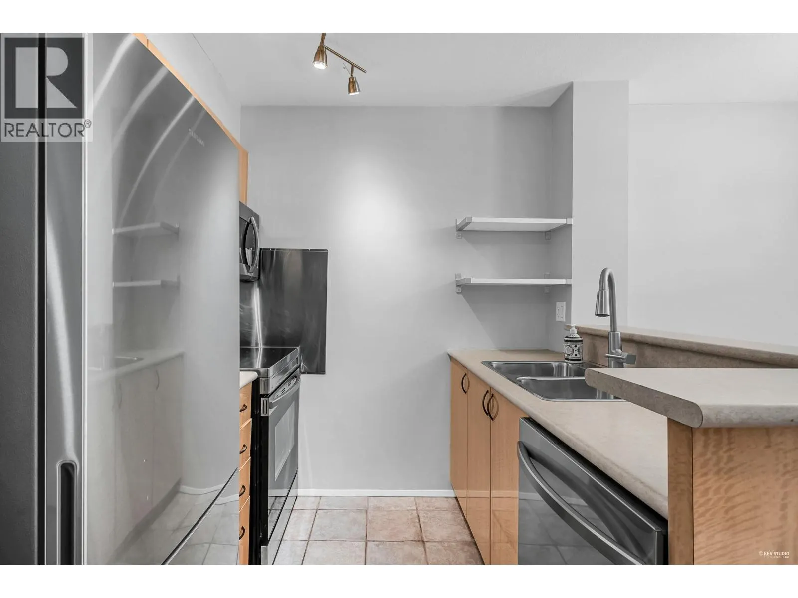 602 2733 CHANDLERY PLACE