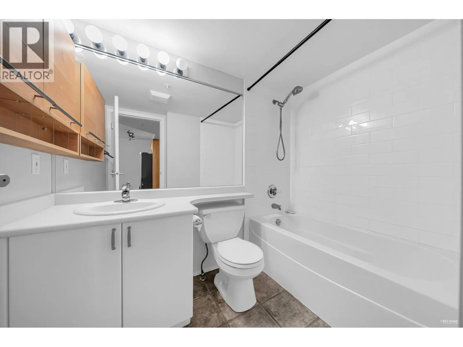 602 2733 CHANDLERY PLACE