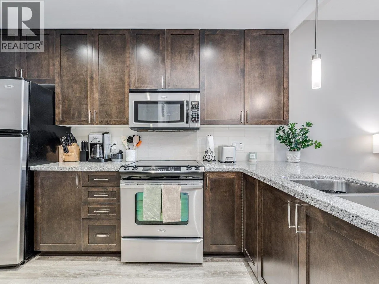 216 2368 MARPOLE AVENUE