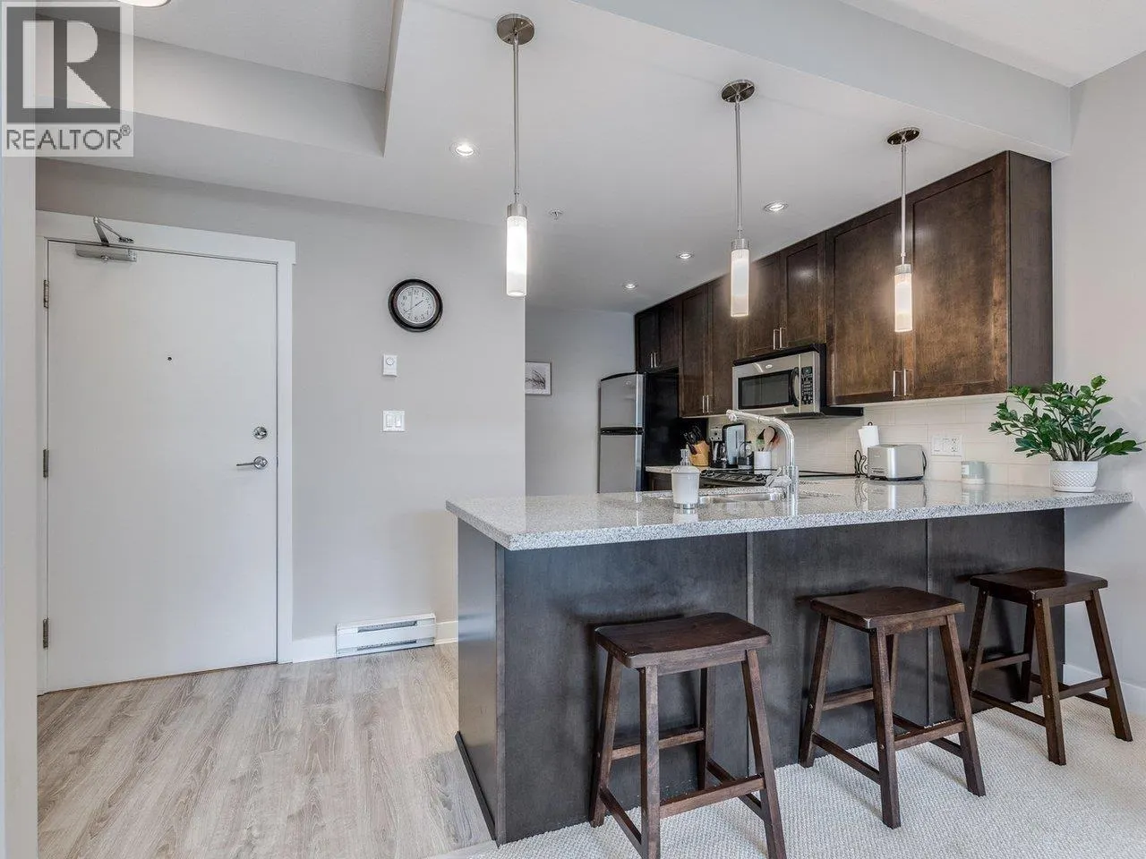 216 2368 MARPOLE AVENUE