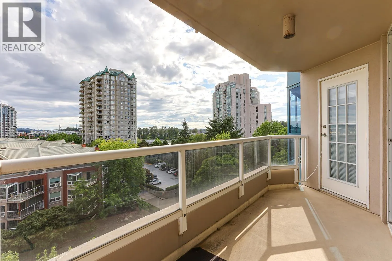 806 1245 QUAYSIDE DRIVE
