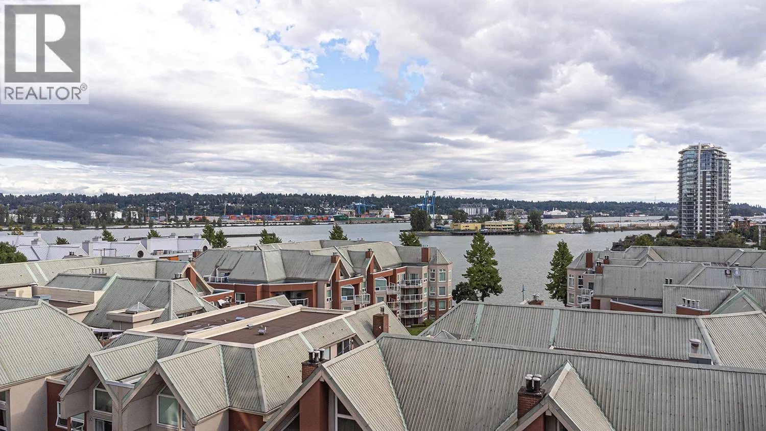 806 1245 QUAYSIDE DRIVE