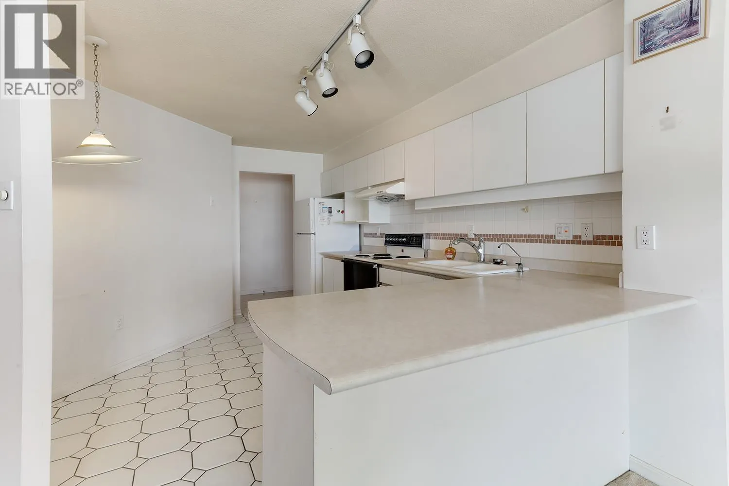 806 1245 QUAYSIDE DRIVE