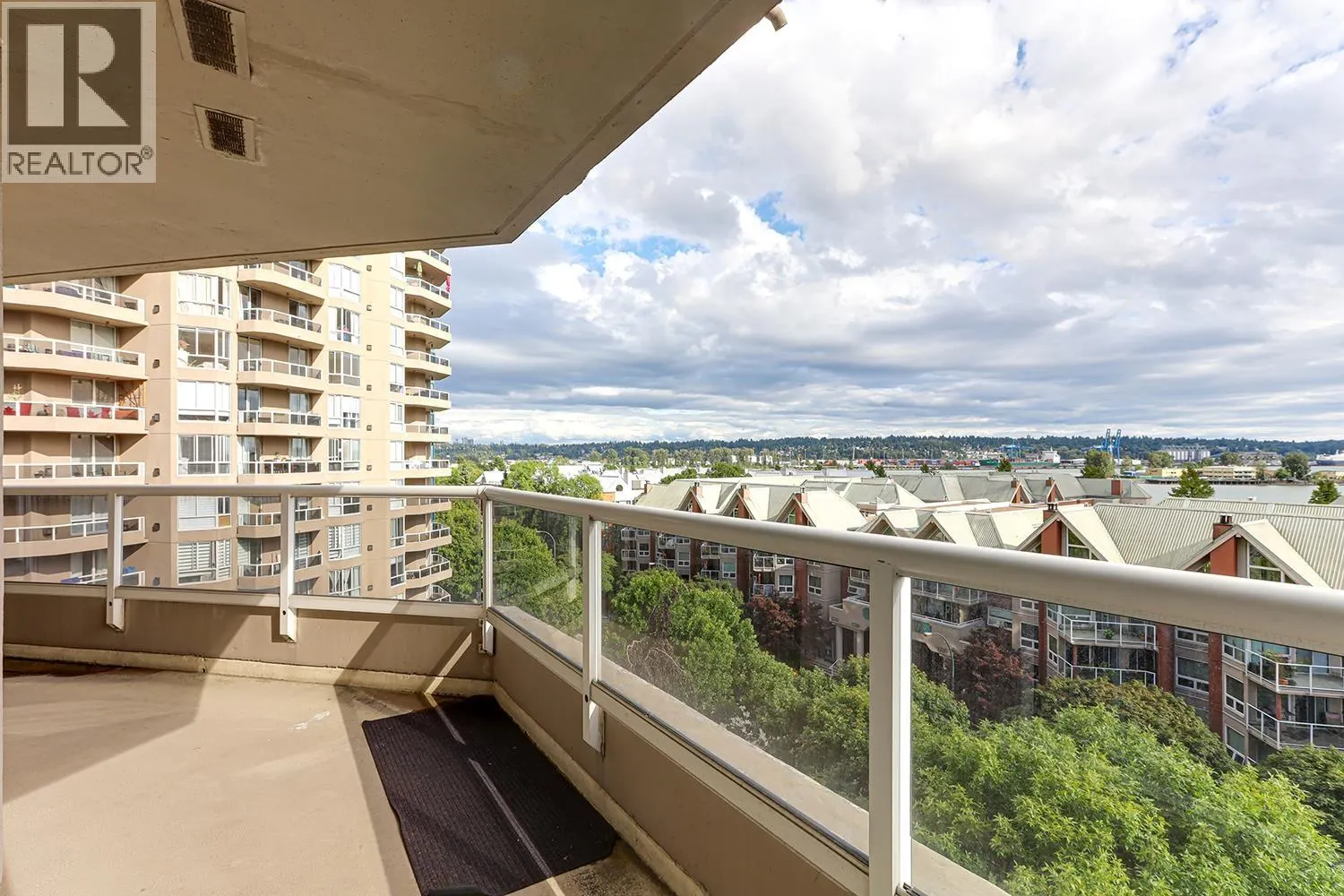 806 1245 QUAYSIDE DRIVE