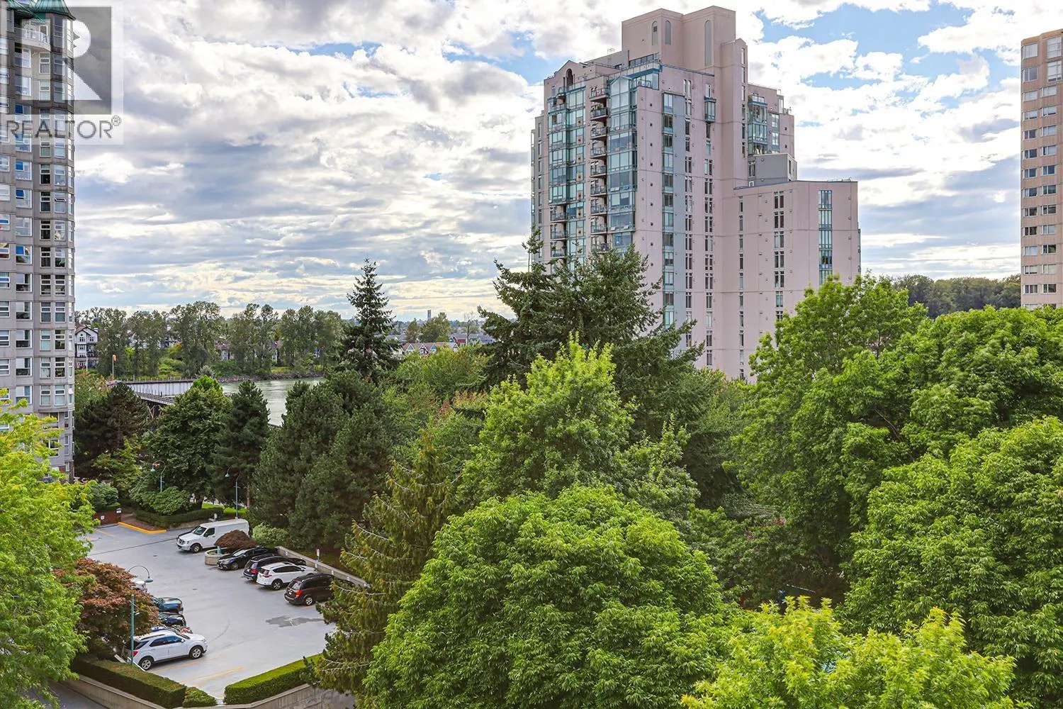 806 1245 QUAYSIDE DRIVE