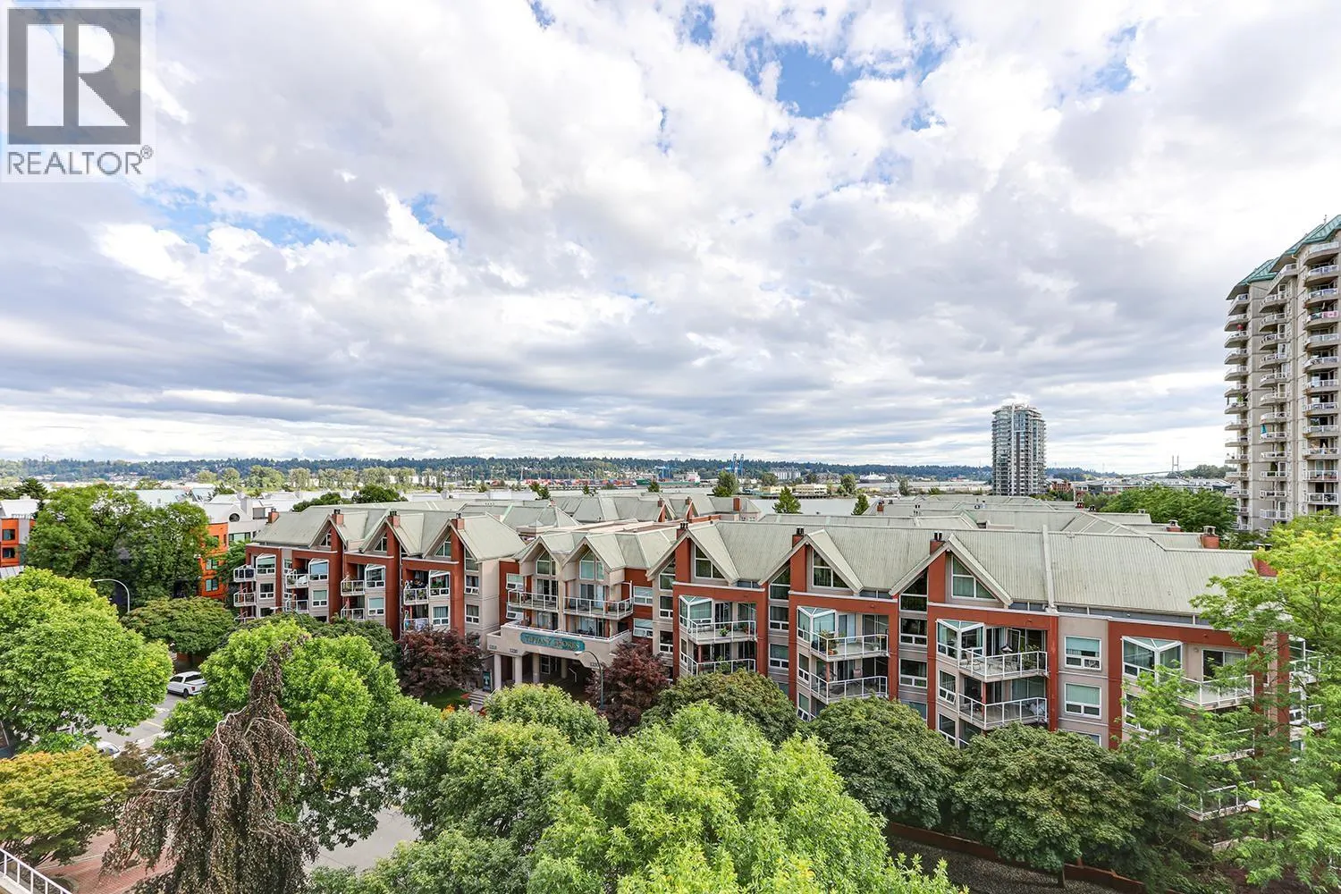 806 1245 QUAYSIDE DRIVE