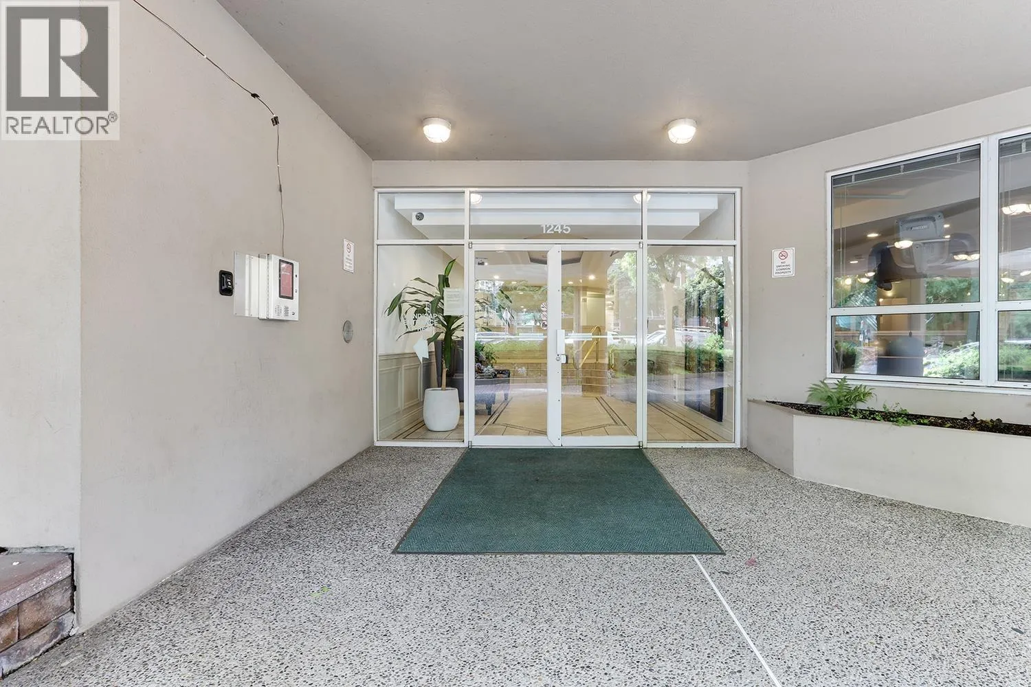 806 1245 QUAYSIDE DRIVE