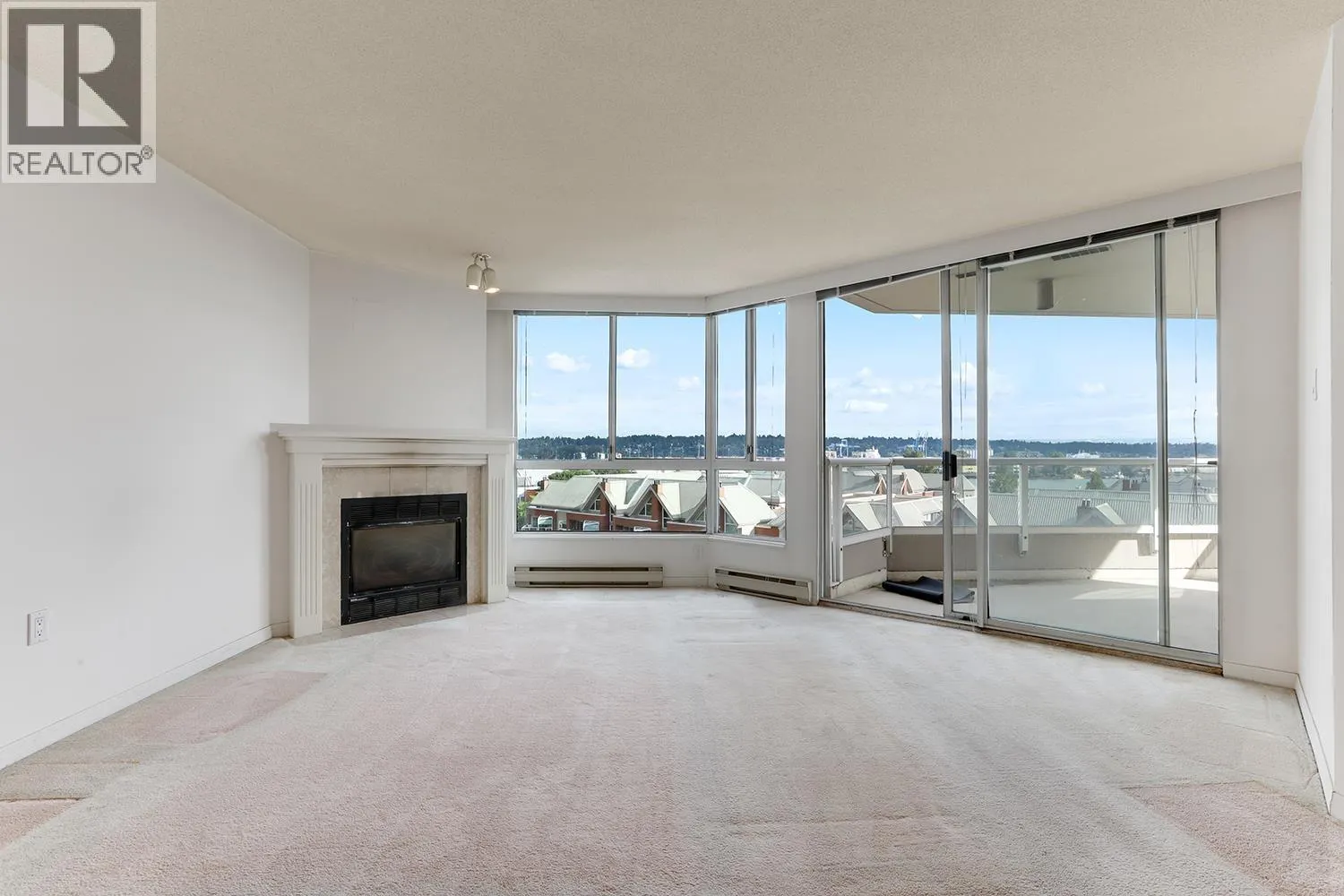 806 1245 QUAYSIDE DRIVE