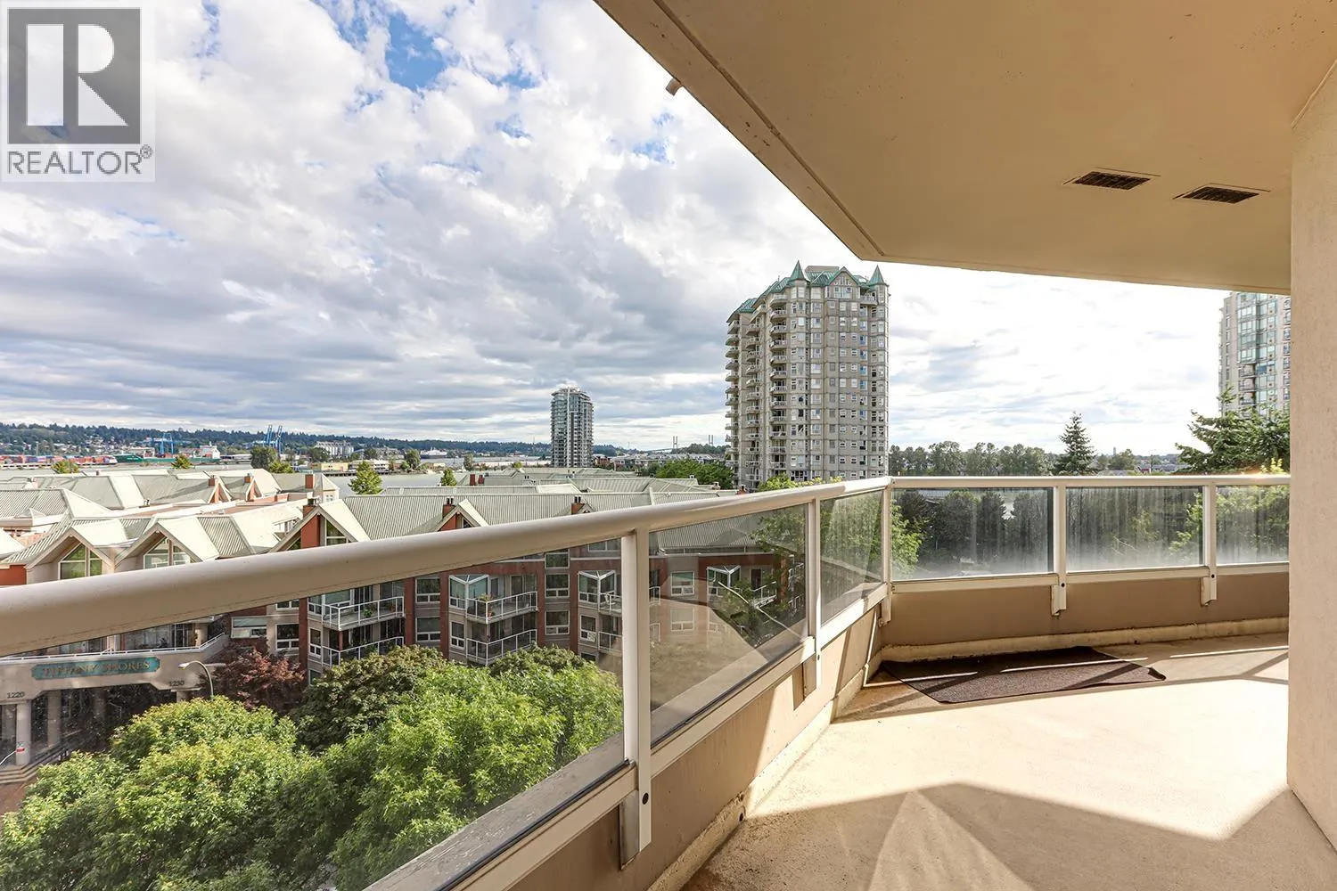 806 1245 QUAYSIDE DRIVE