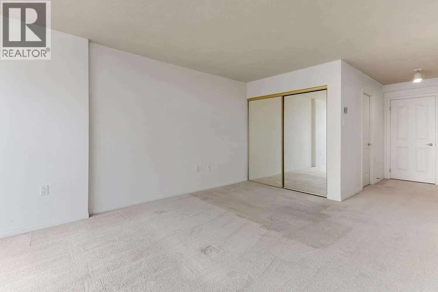 806 1245 QUAYSIDE DRIVE