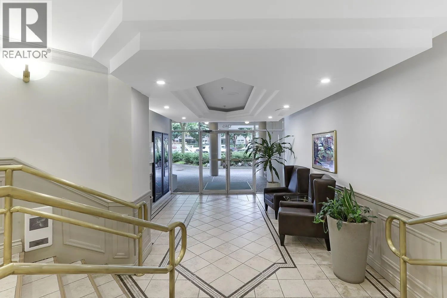 806 1245 QUAYSIDE DRIVE