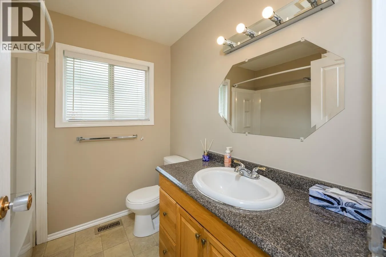 2445 LISGAR CRESCENT