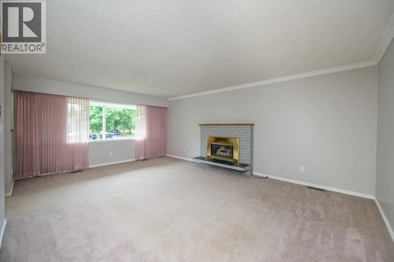 2445 LISGAR CRESCENT