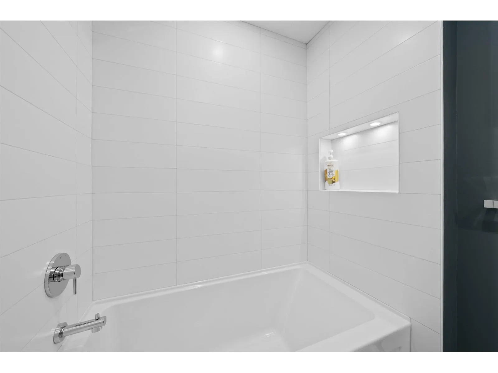 305 170 CEDAR AVENUE|Harrison Hot Springs