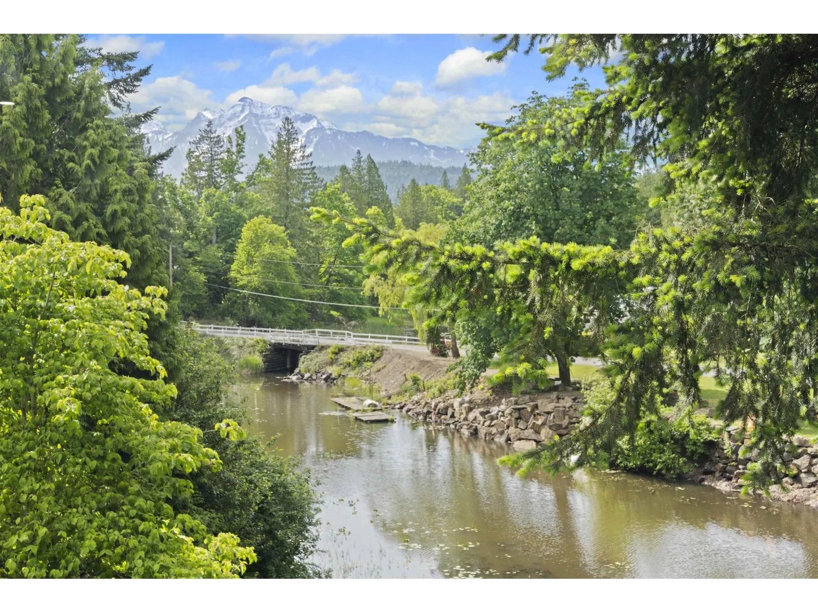 305 170 CEDAR AVENUE|Harrison Hot Springs