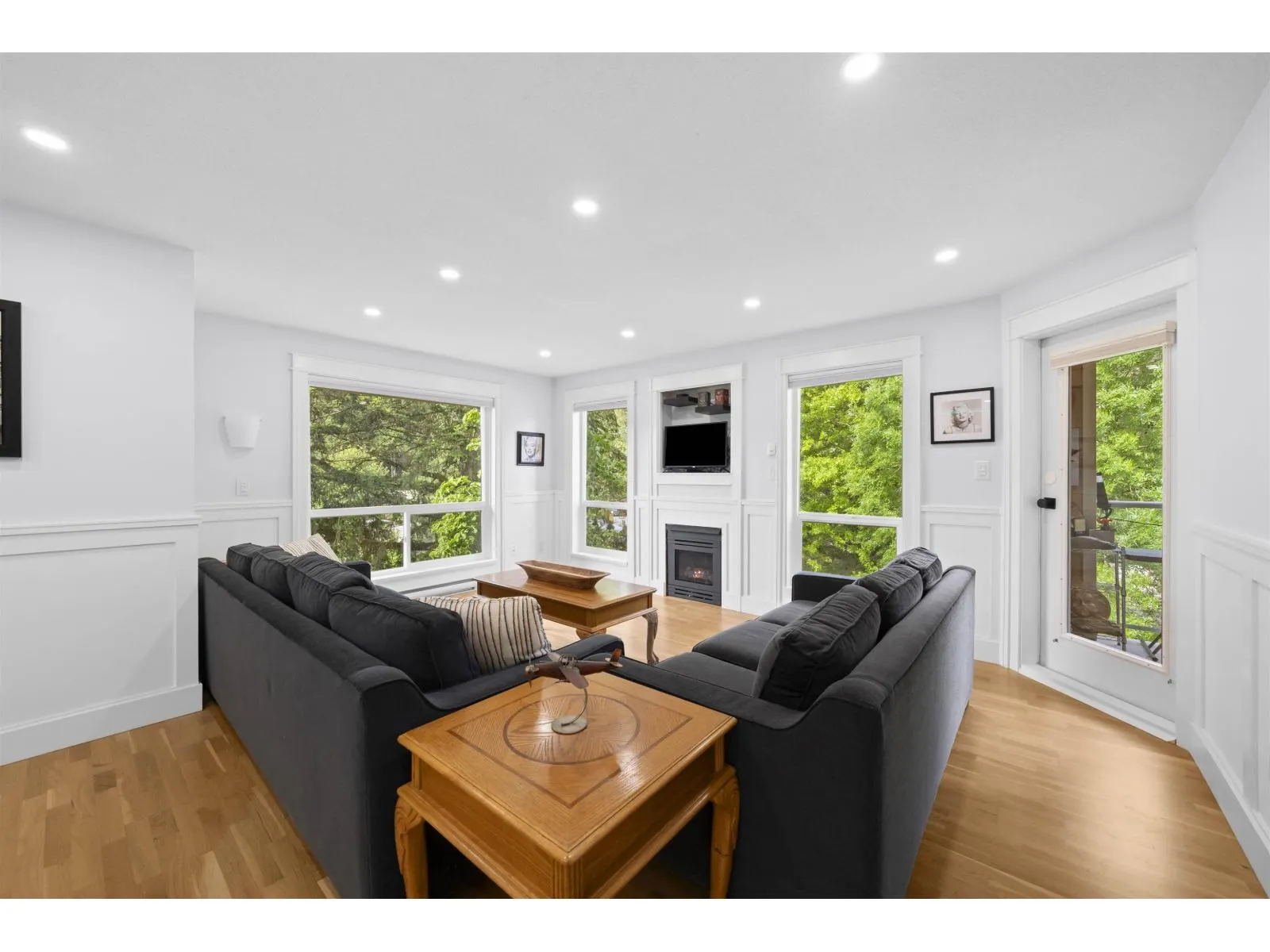 305 170 CEDAR AVENUE|Harrison Hot Springs