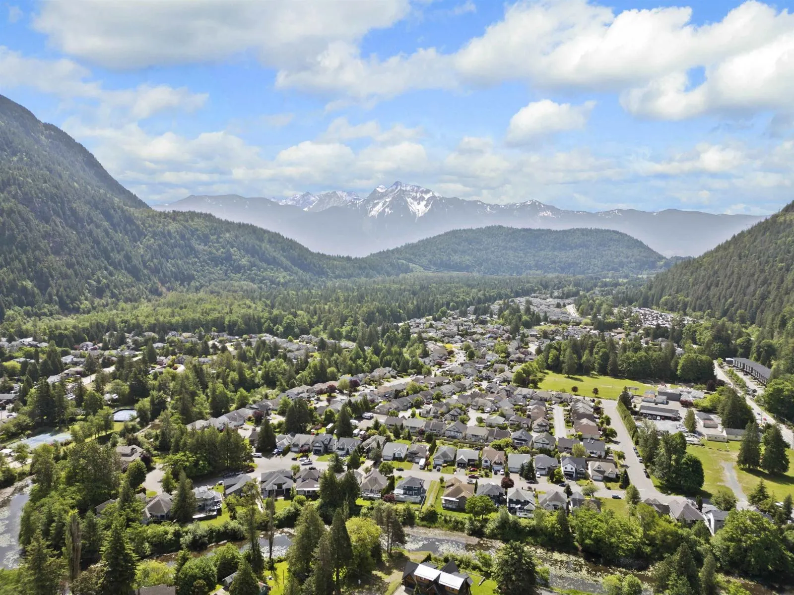 305 170 CEDAR AVENUE|Harrison Hot Springs