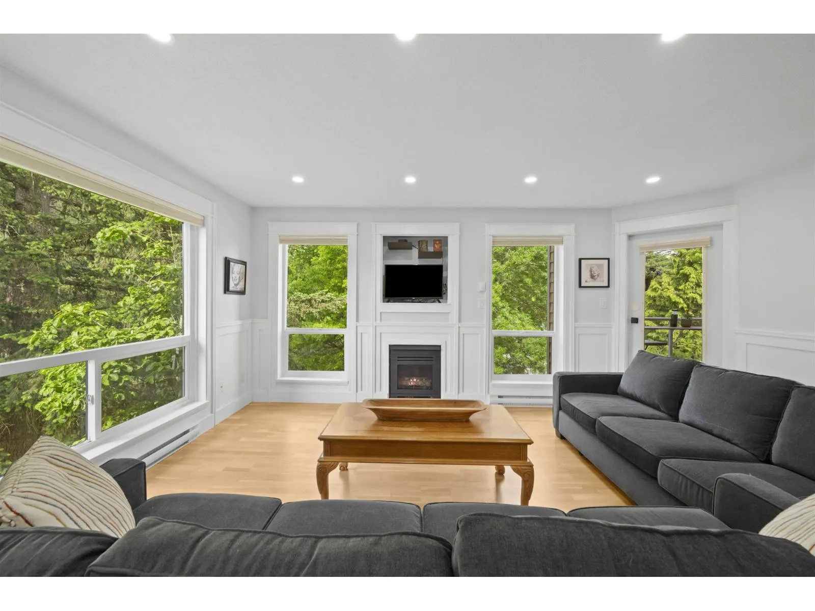 305 170 CEDAR AVENUE|Harrison Hot Springs