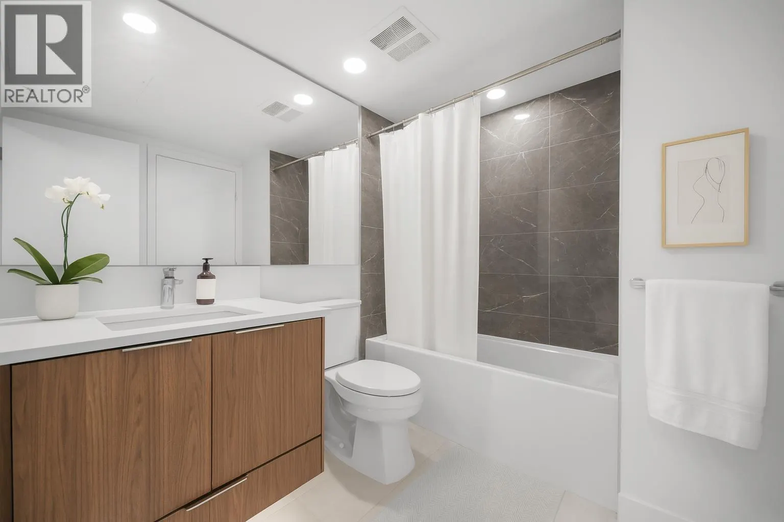 2107 7769 PARK CRESCENT