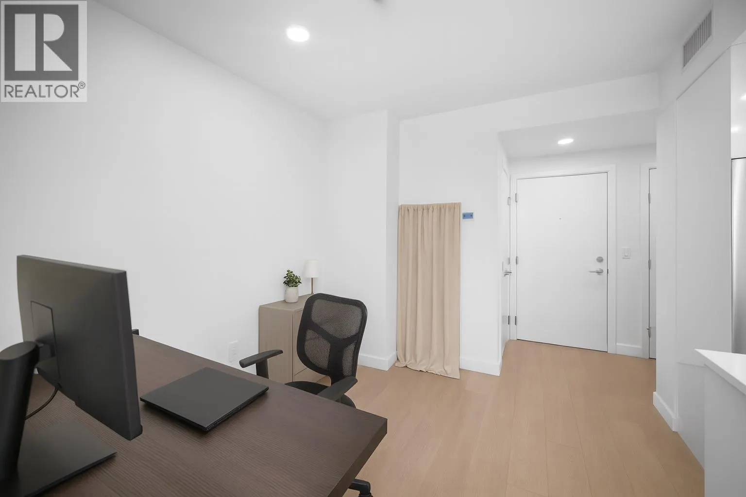 2107 7769 PARK CRESCENT