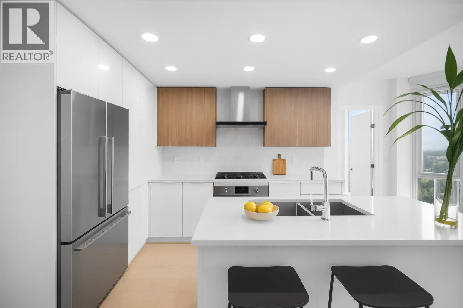 2107 7769 PARK CRESCENT
