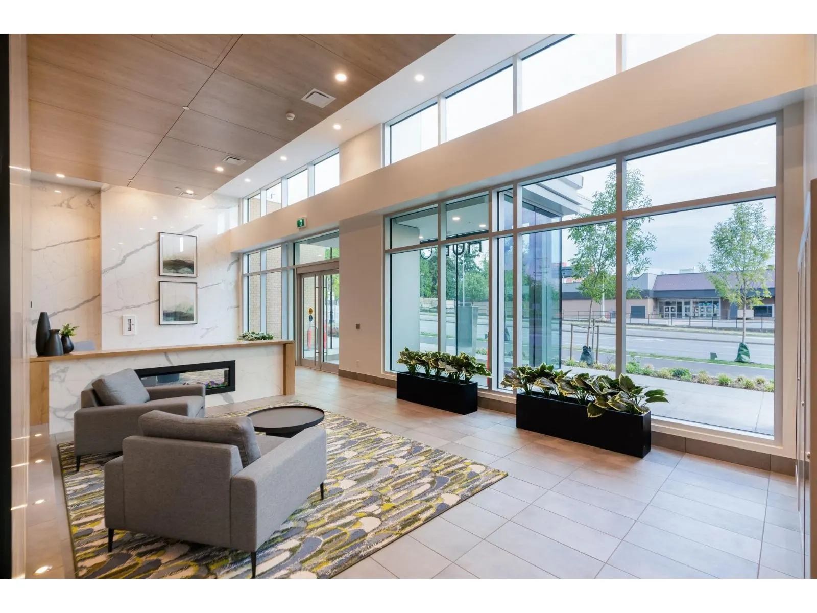 402 13615 FRASER HIGHWAY