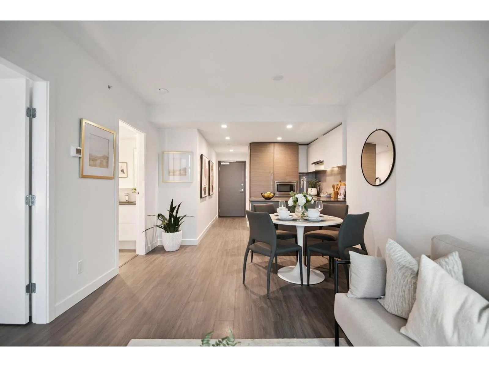 402 13615 FRASER HIGHWAY