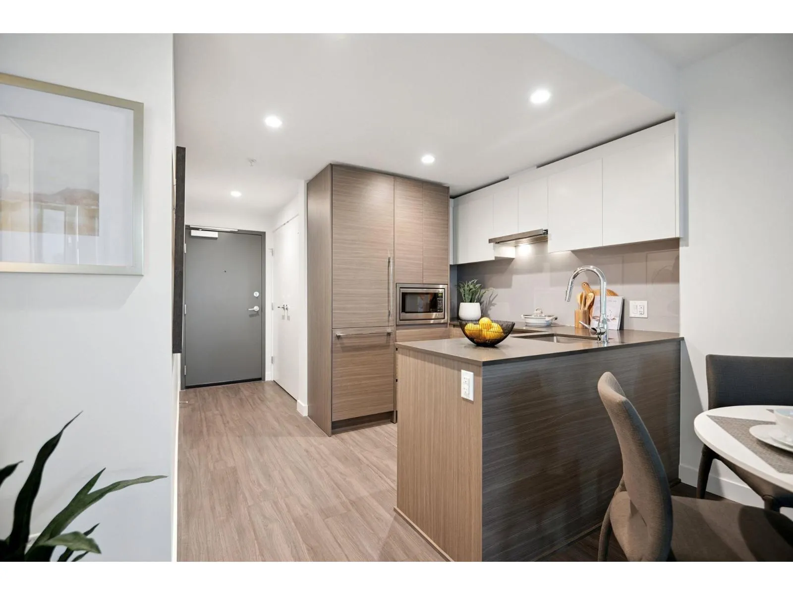 402 13615 FRASER HIGHWAY