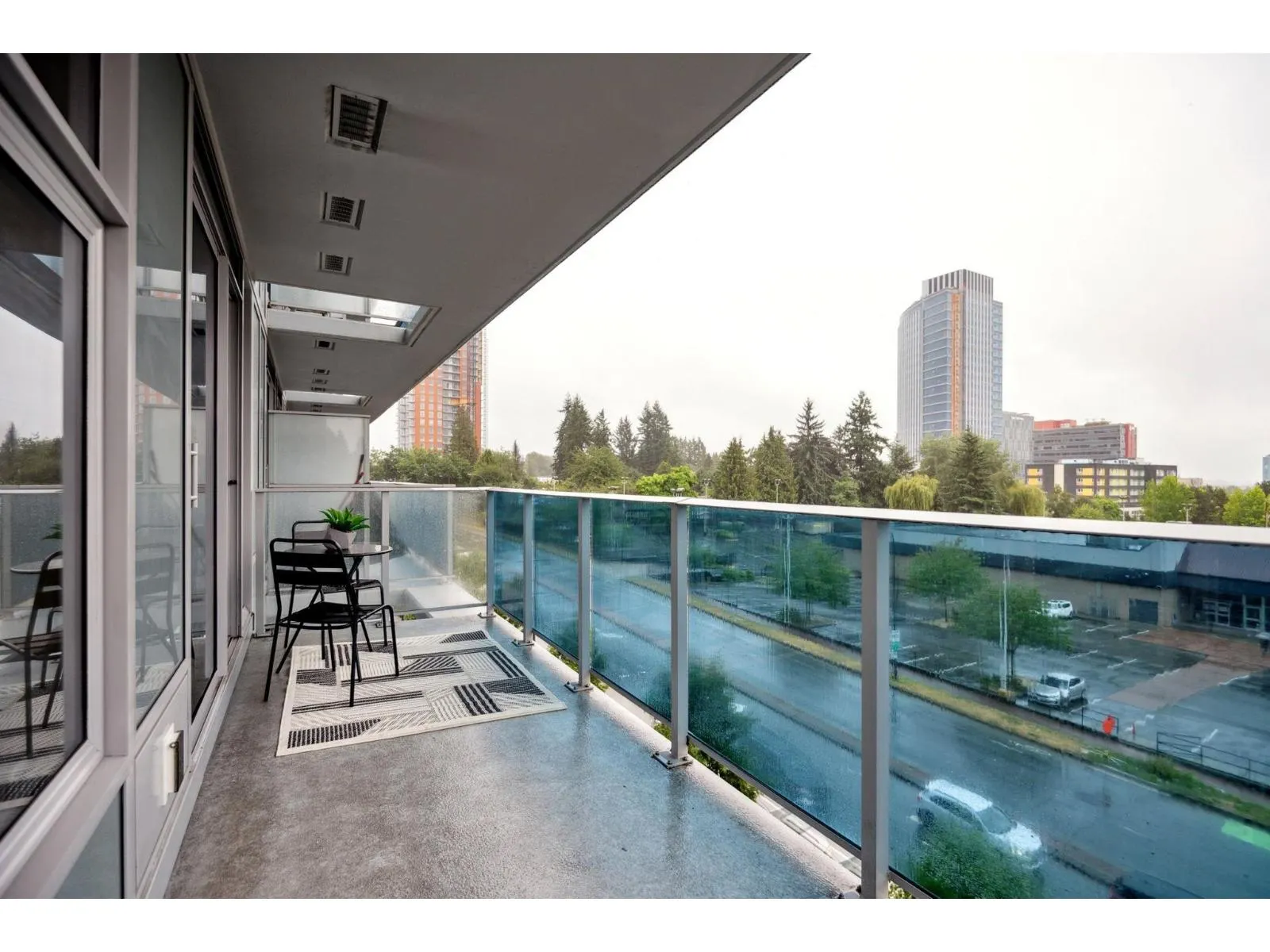 402 13615 FRASER HIGHWAY