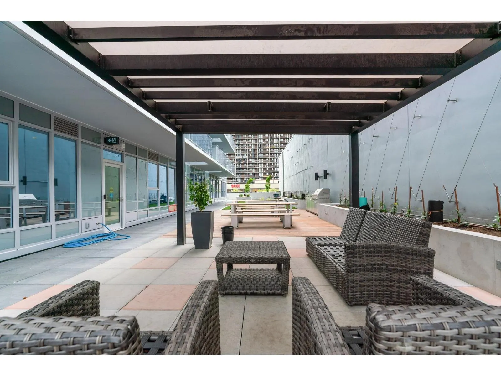 402 13615 FRASER HIGHWAY