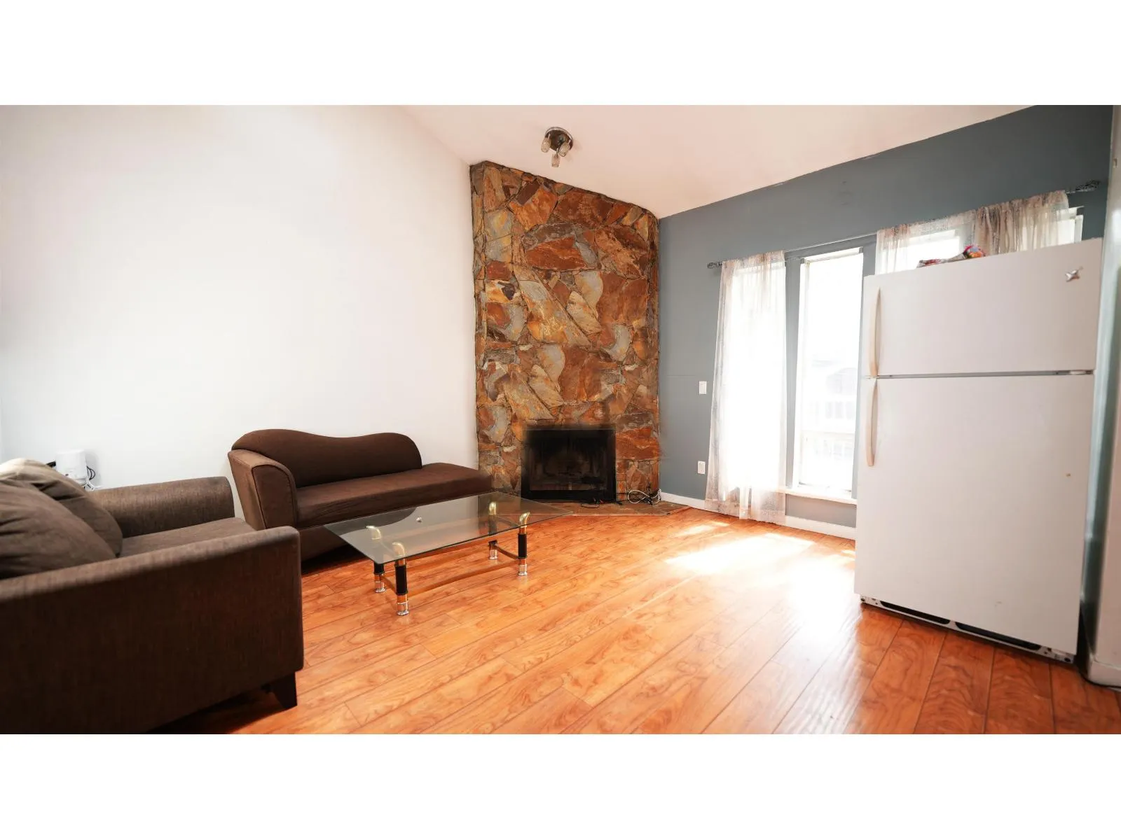 13902 LAUREL DRIVE
