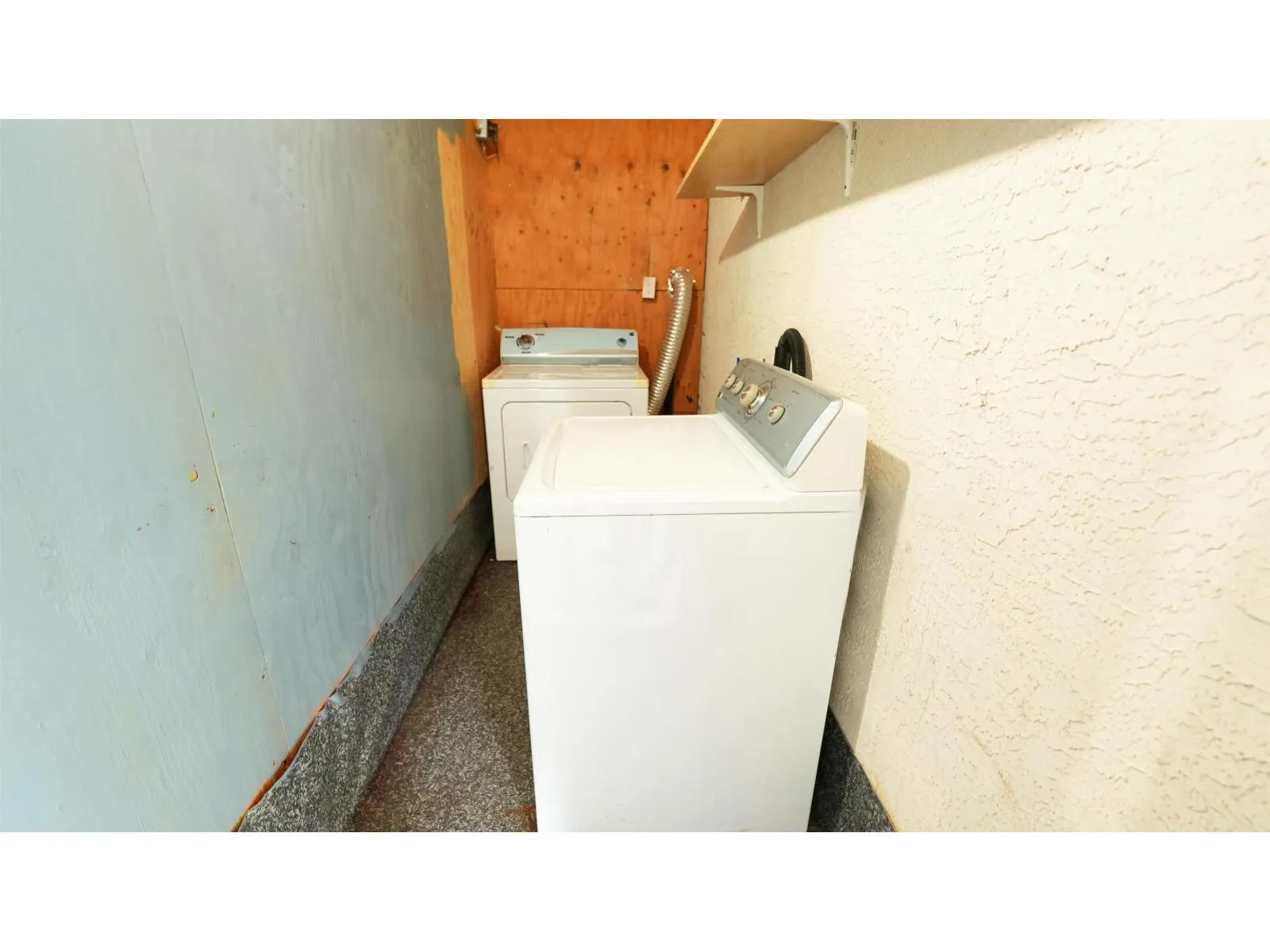 13902 LAUREL DRIVE