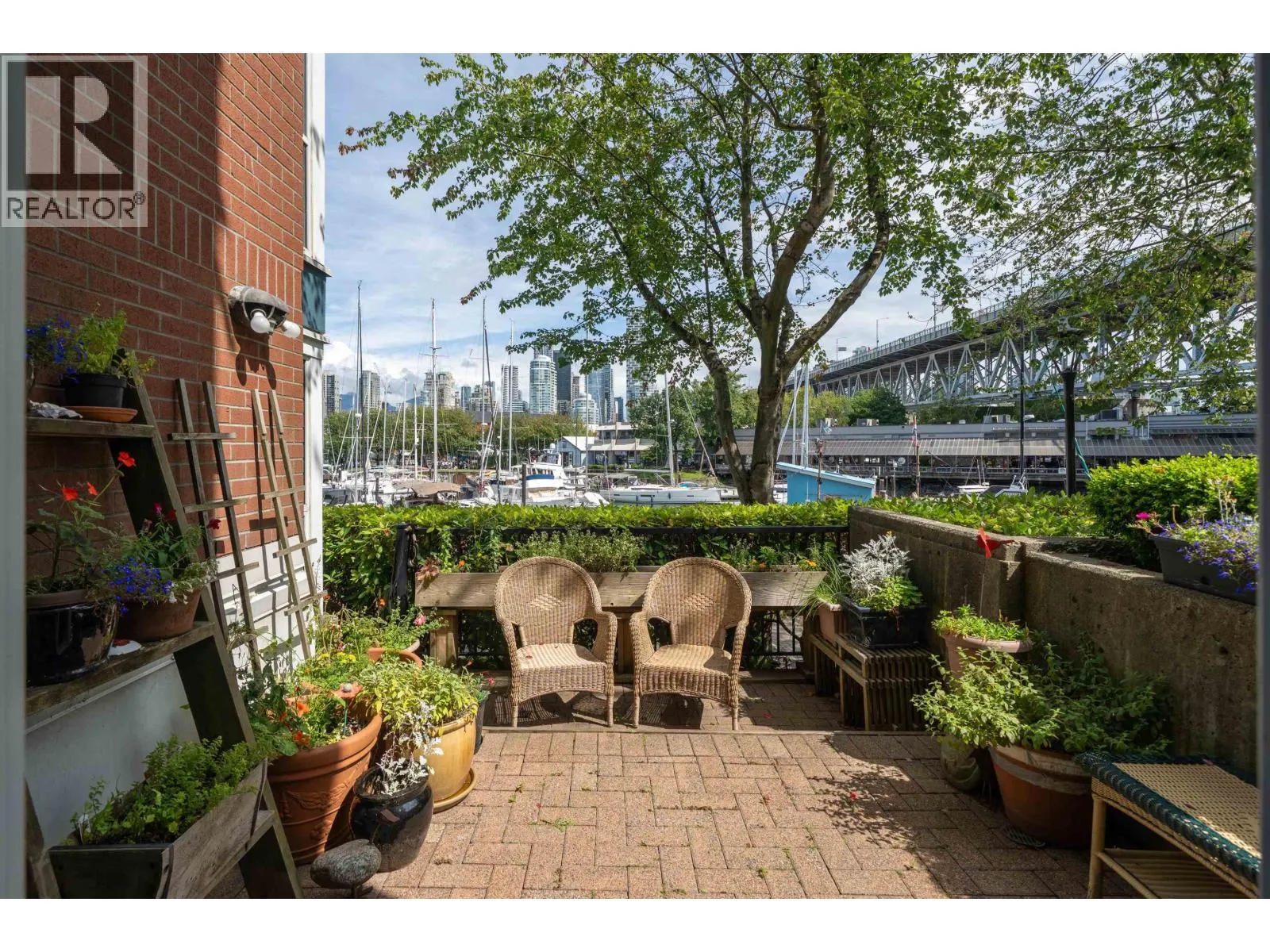 108 1502 ISLAND PARK WALK