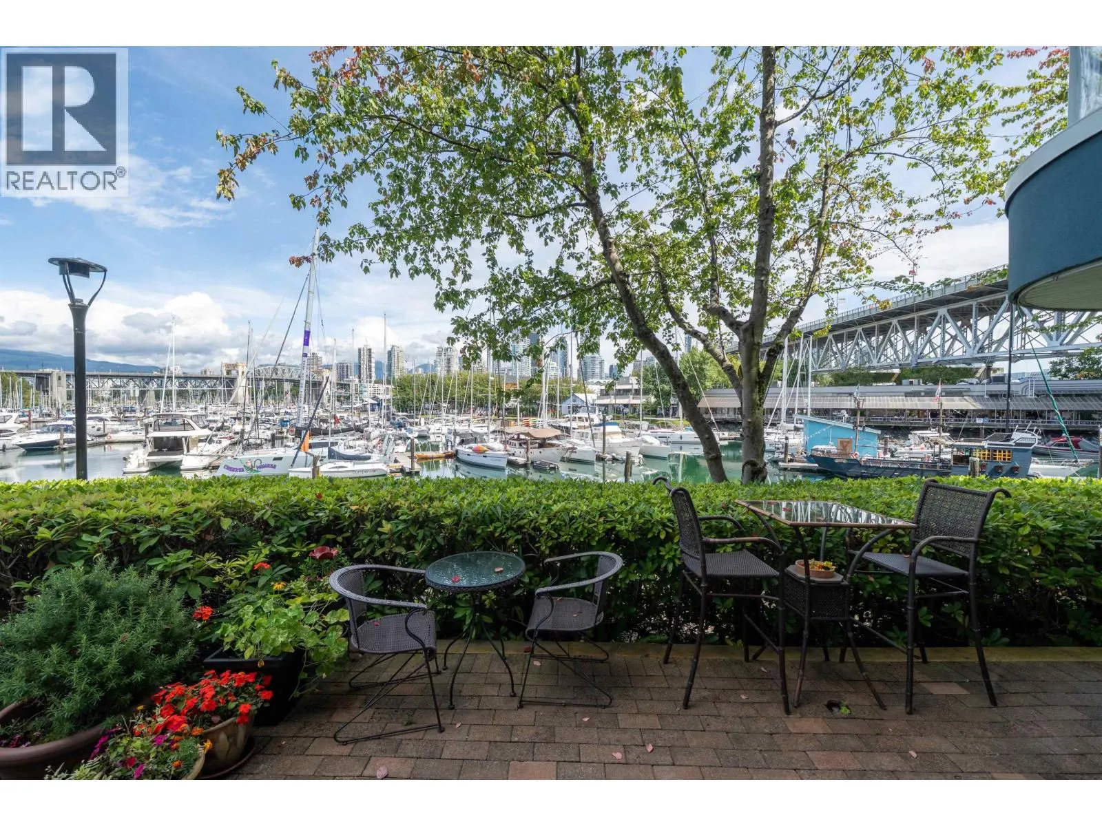 108 1502 ISLAND PARK WALK