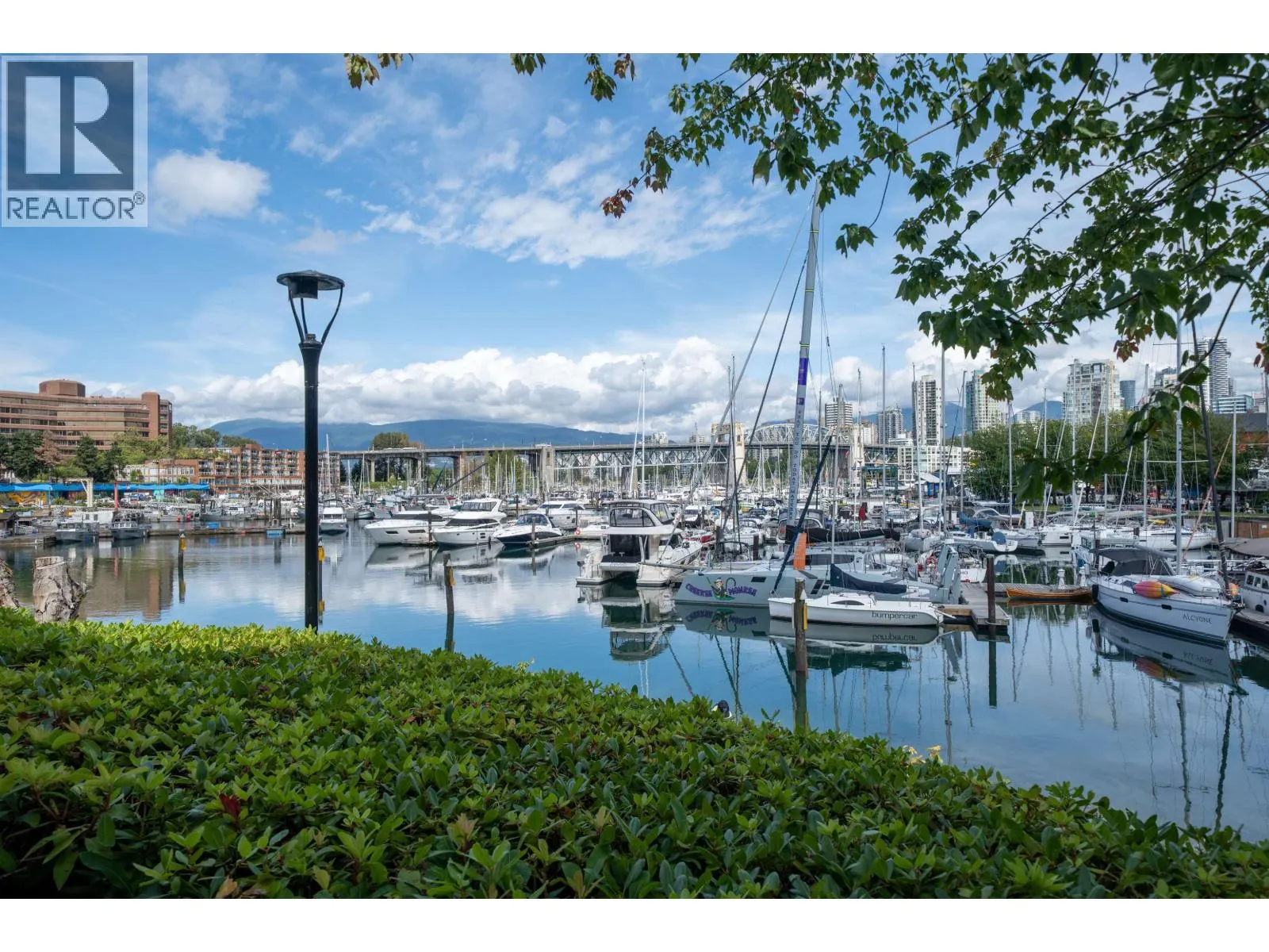 108 1502 ISLAND PARK WALK
