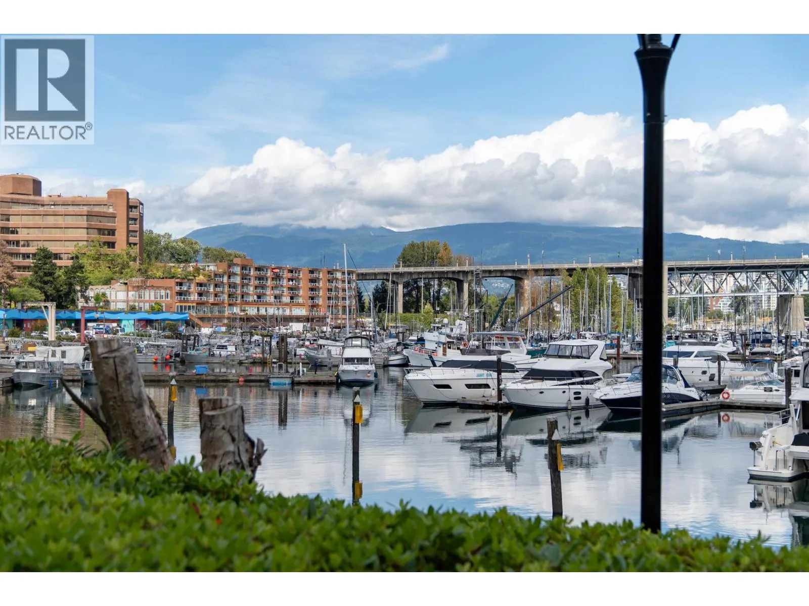 108 1502 ISLAND PARK WALK
