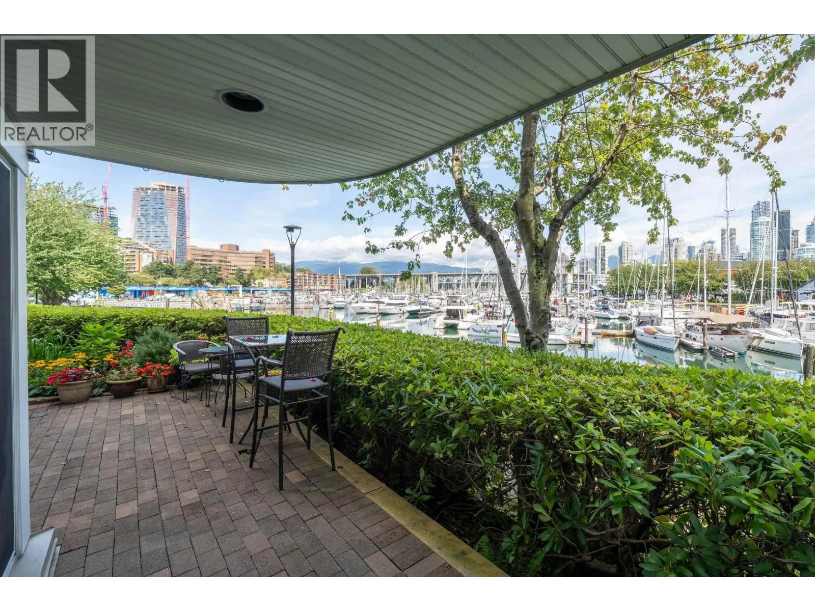 108 1502 ISLAND PARK WALK
