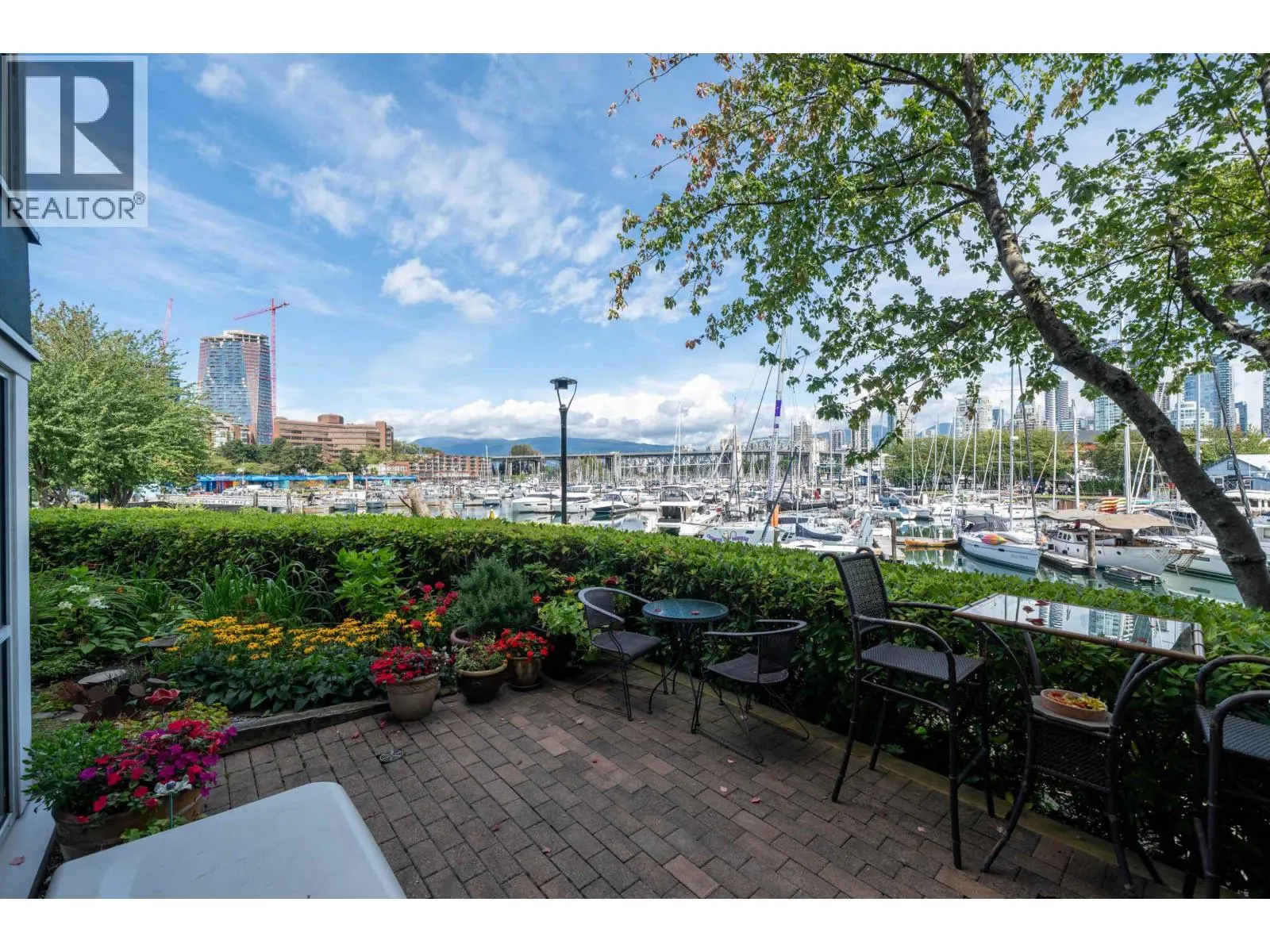 108 1502 ISLAND PARK WALK