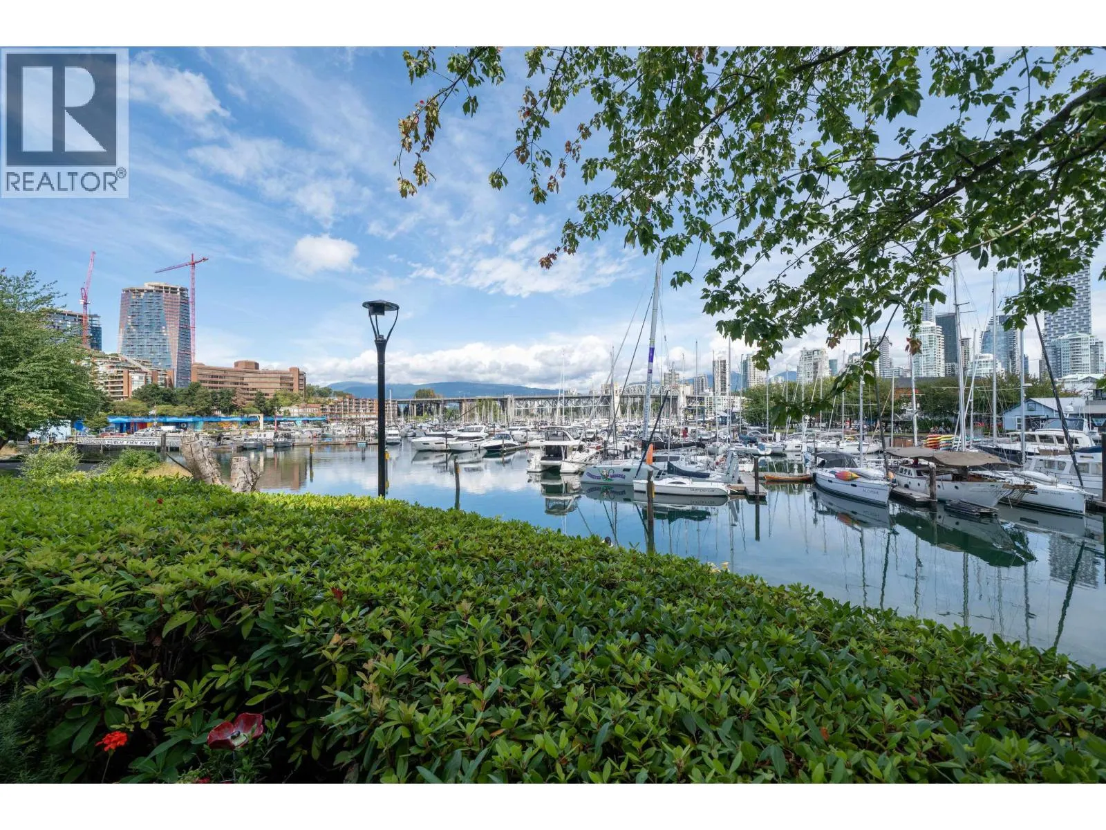 108 1502 ISLAND PARK WALK