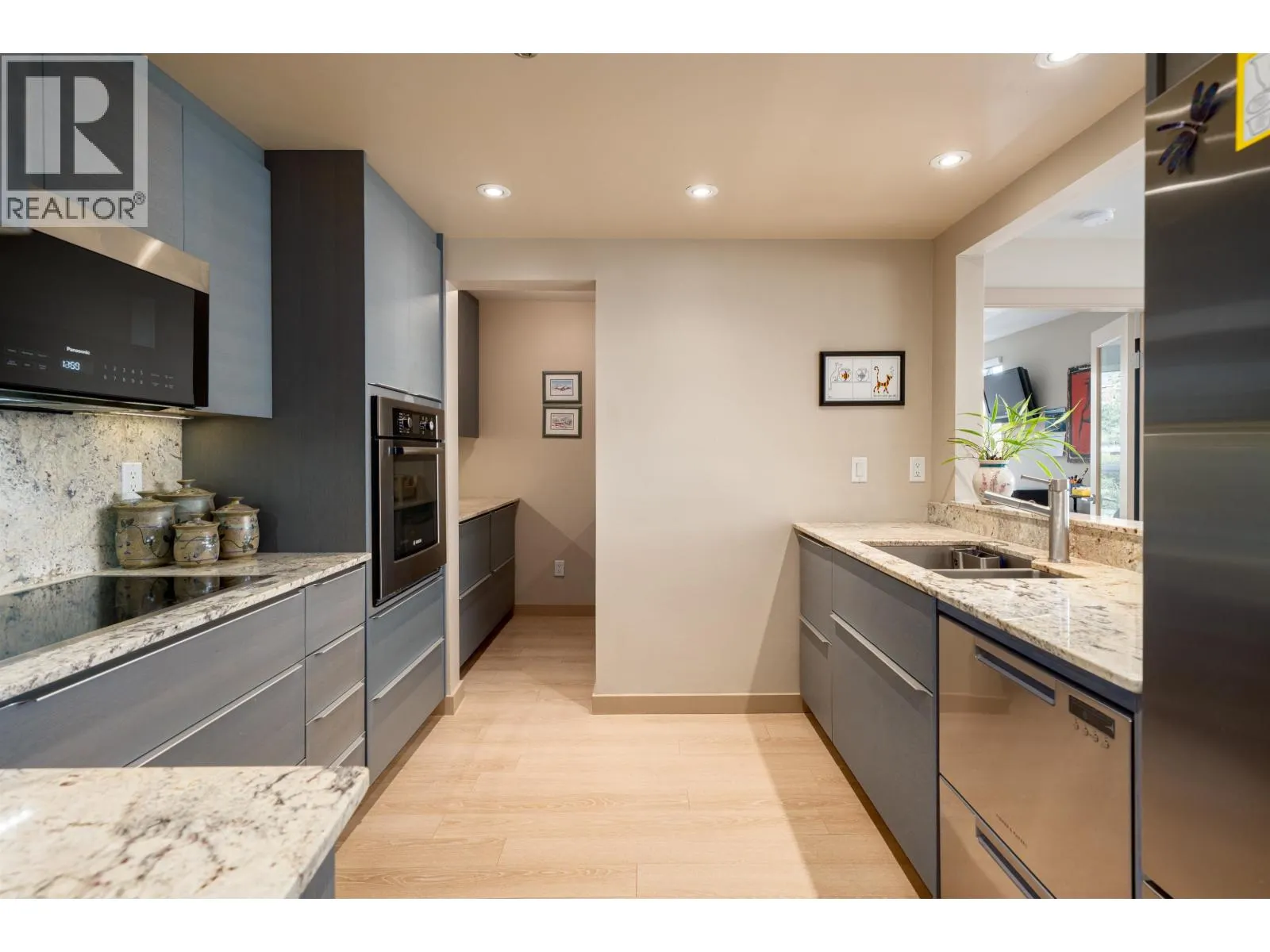 108 1502 ISLAND PARK WALK