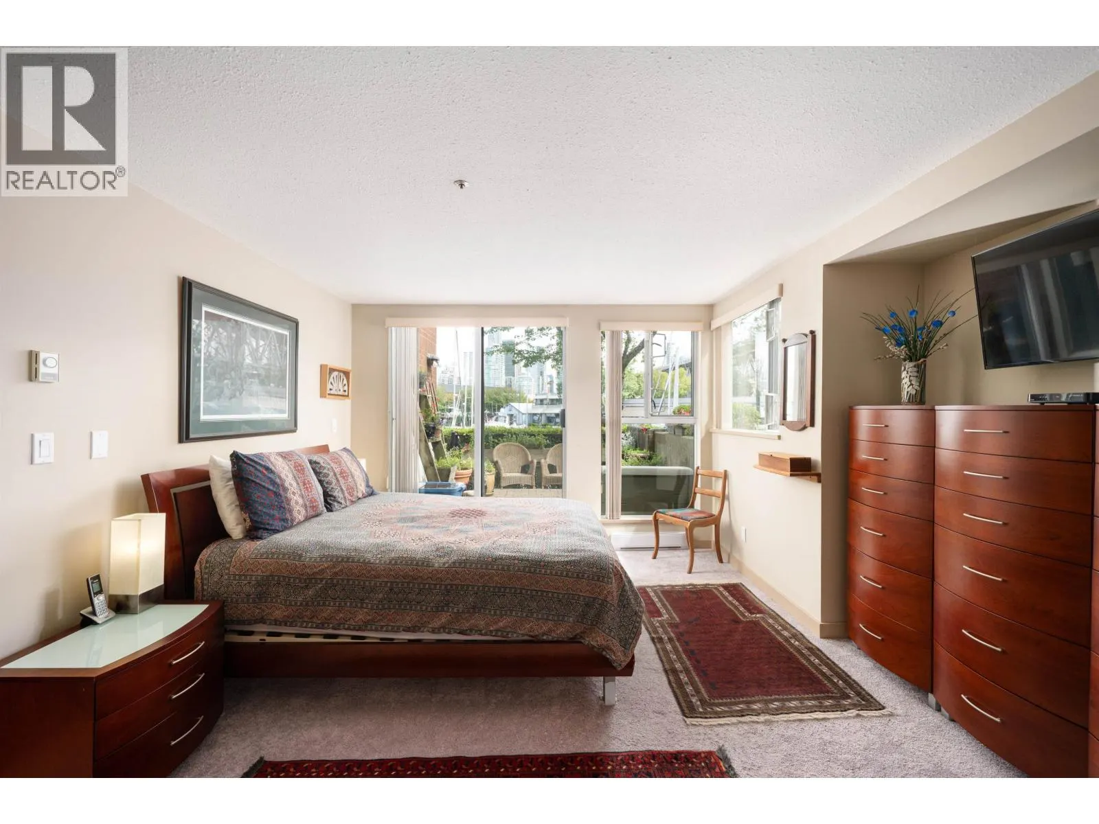 108 1502 ISLAND PARK WALK