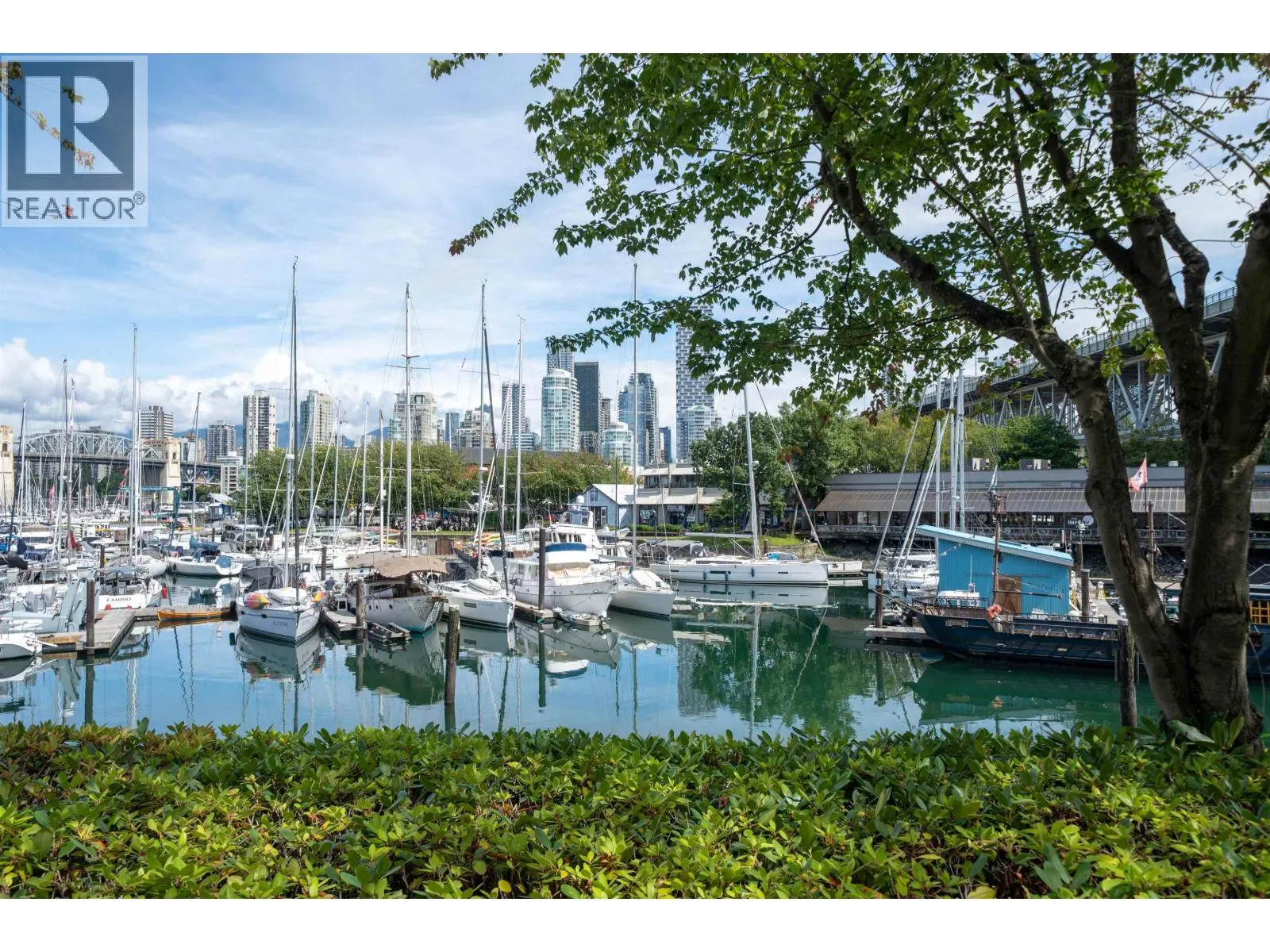 108 1502 ISLAND PARK WALK