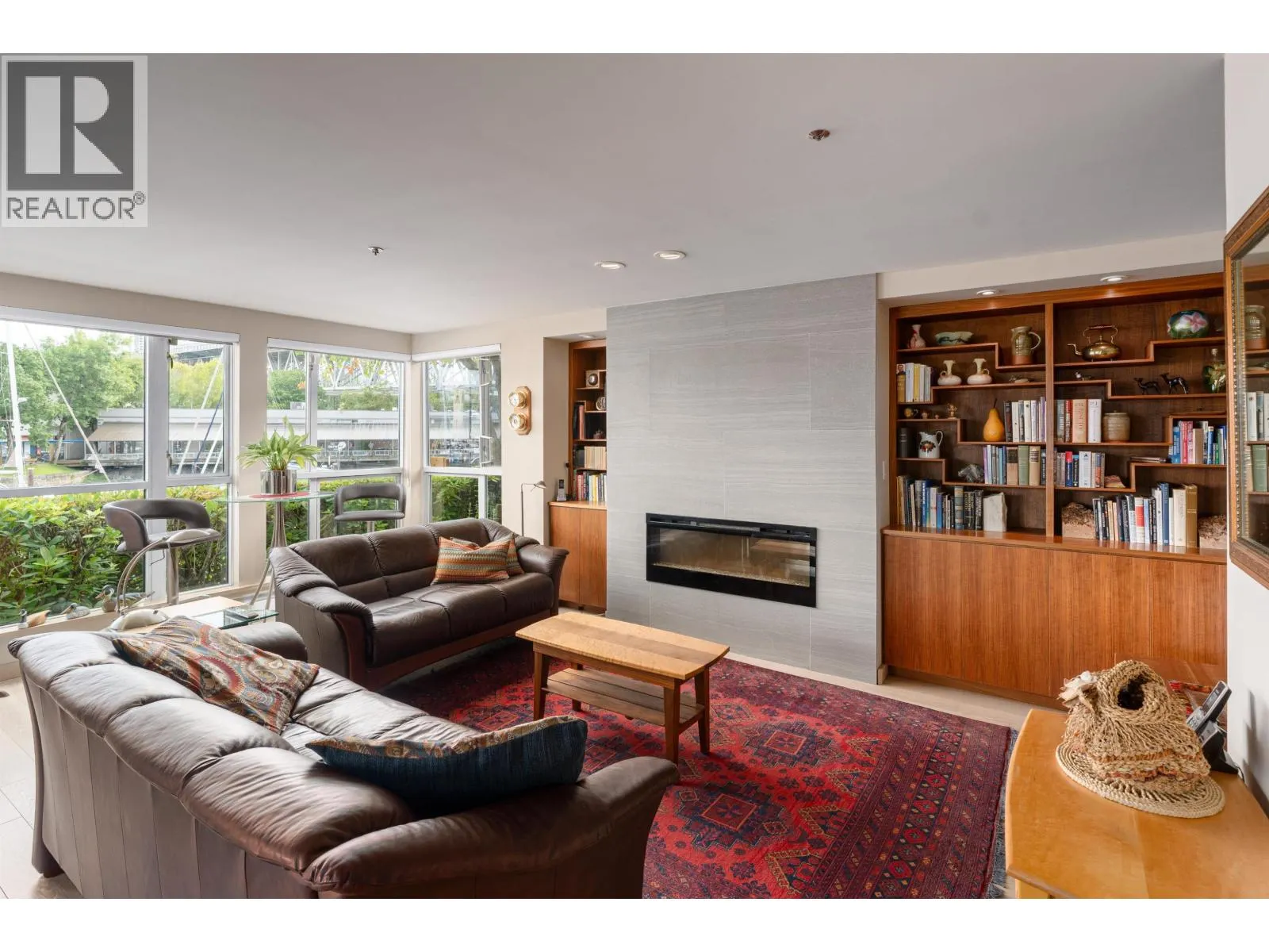 108 1502 ISLAND PARK WALK