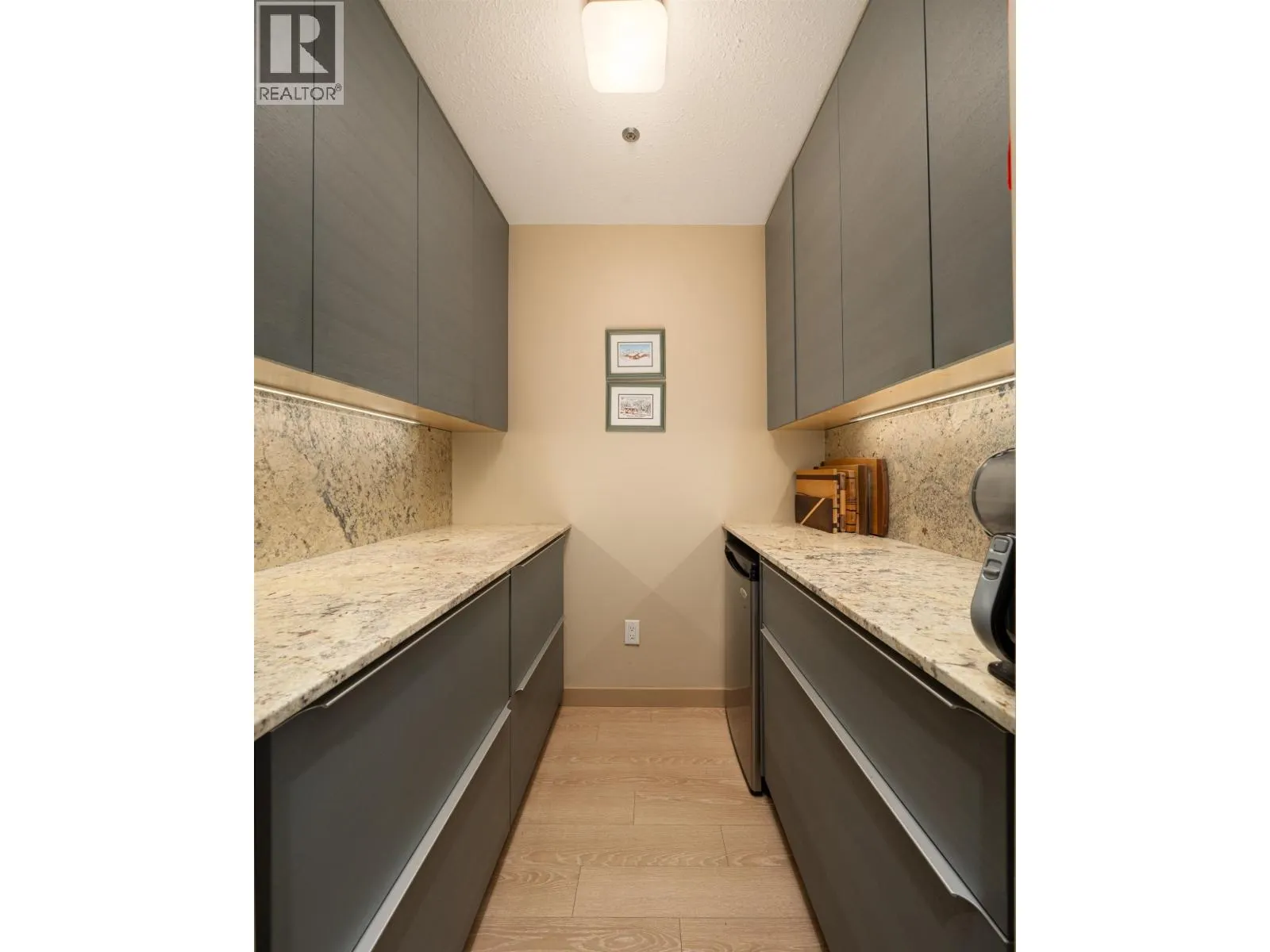 108 1502 ISLAND PARK WALK