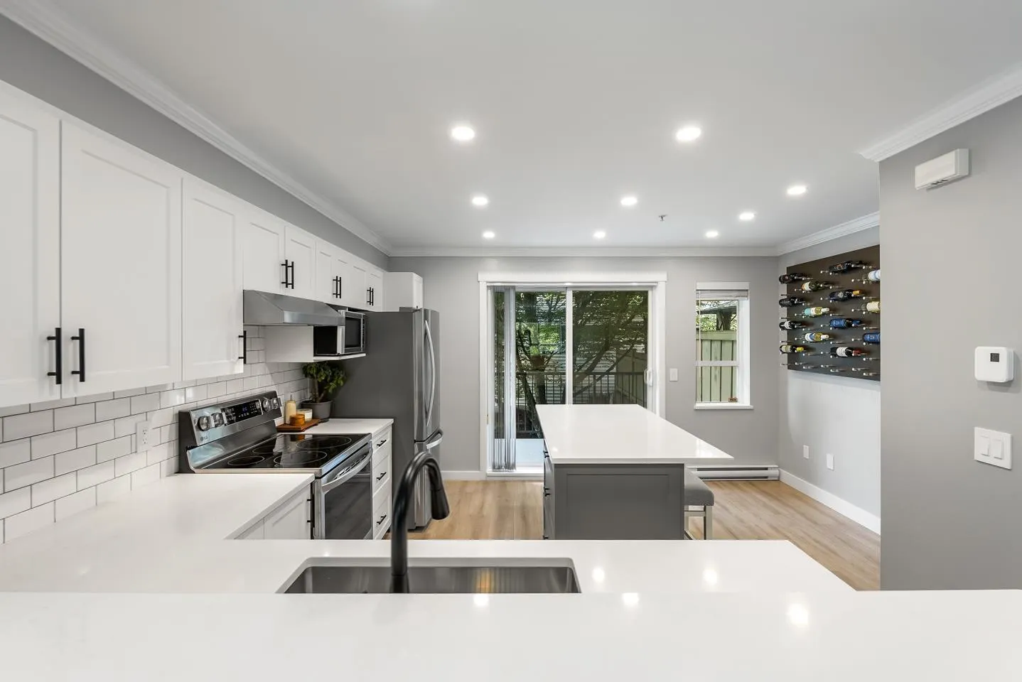 76 6747 203 STREET STREET