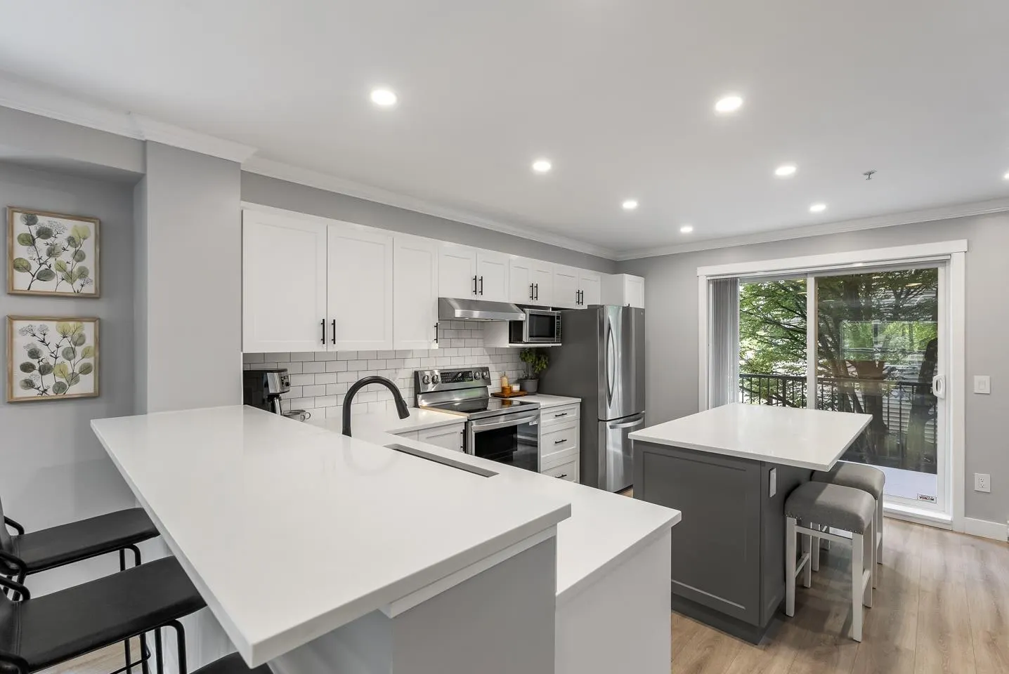 76 6747 203 STREET STREET