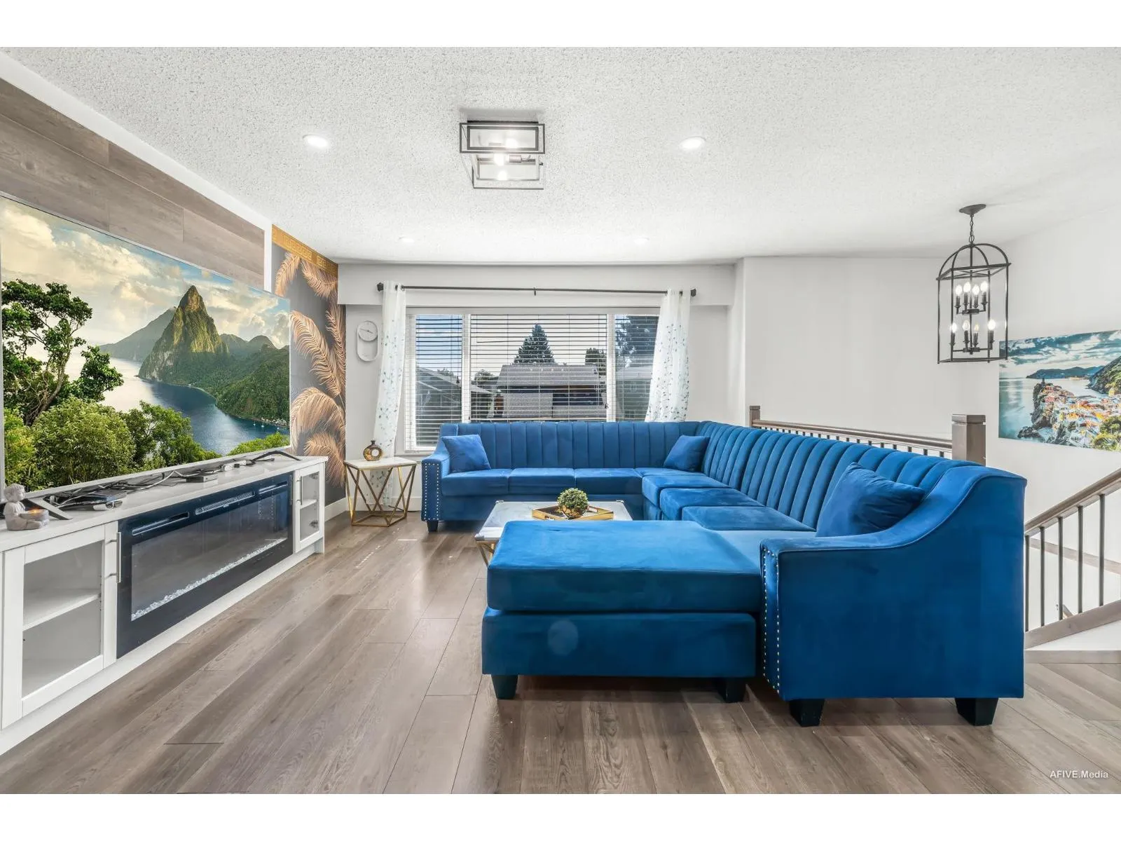 2521 WILDING CRESCENT