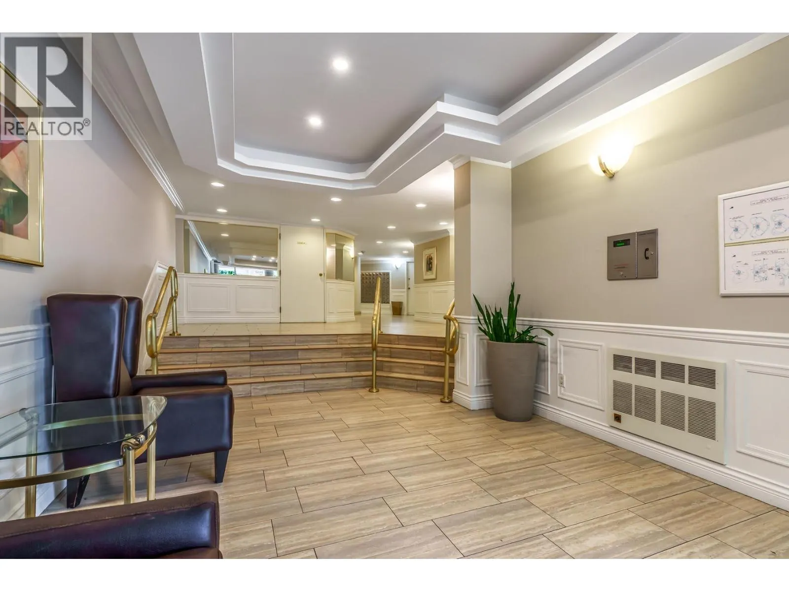 305 1235 QUAYSIDE DRIVE