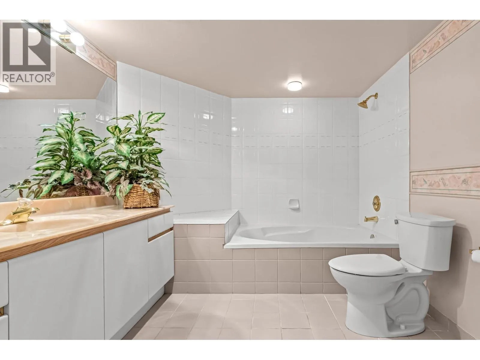 305 1235 QUAYSIDE DRIVE