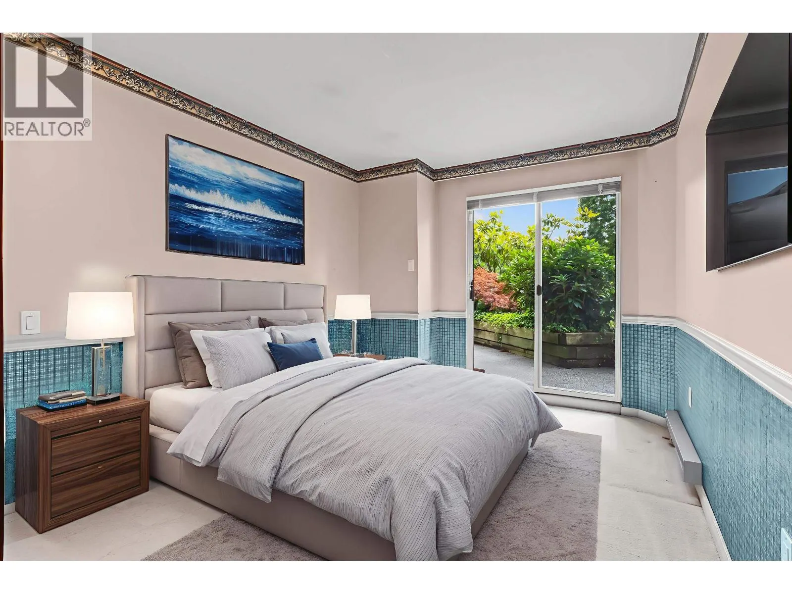 305 1235 QUAYSIDE DRIVE